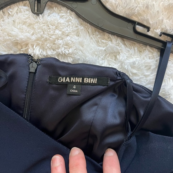 Gianni Bini Navy Blue Asymmetrical One Shoulder Cocktail Dress.  Stunning Dress! - Picture 5 of 11